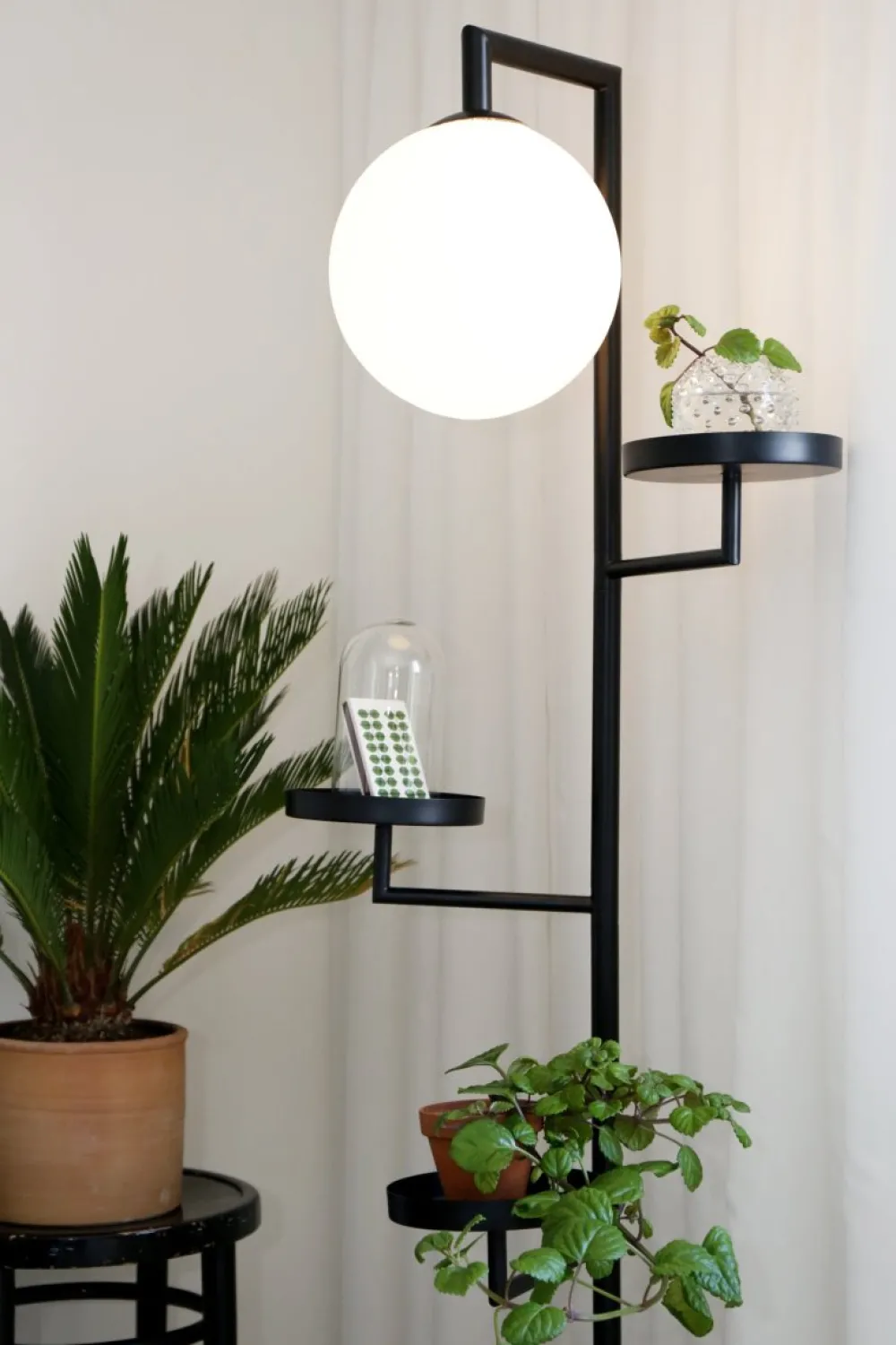 Globen Lighting Astoria golvlampa Svart