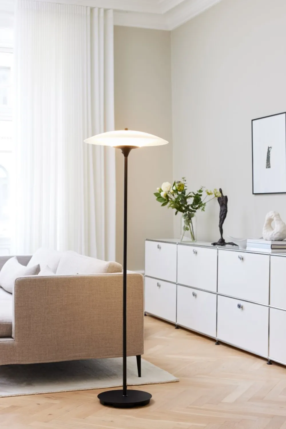 Clearance Halo Design Baroni golvlampa Svart