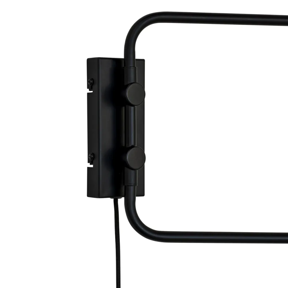 Hot Dyberg Larsen Cale 68cm vägglampa Svart