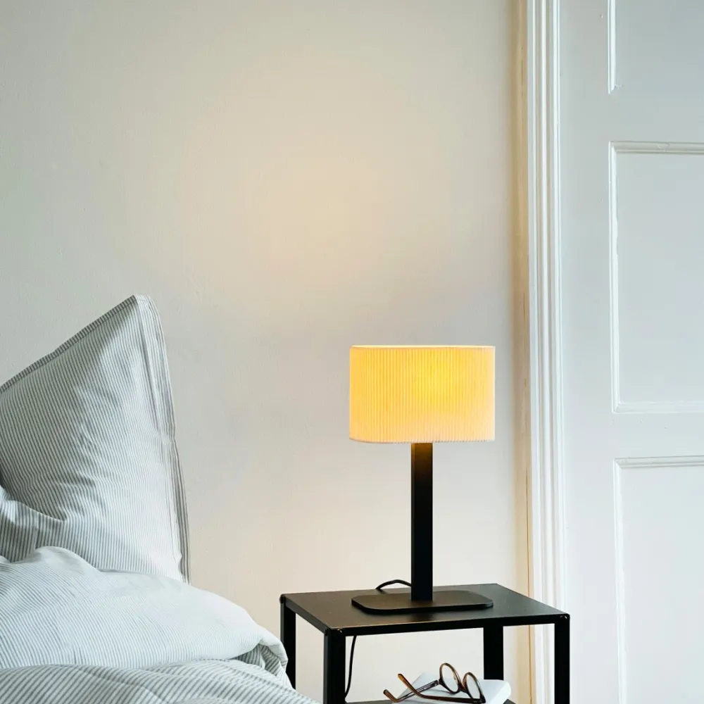Online Dyberg Larsen Calix oval 40cm bordslampa Svart