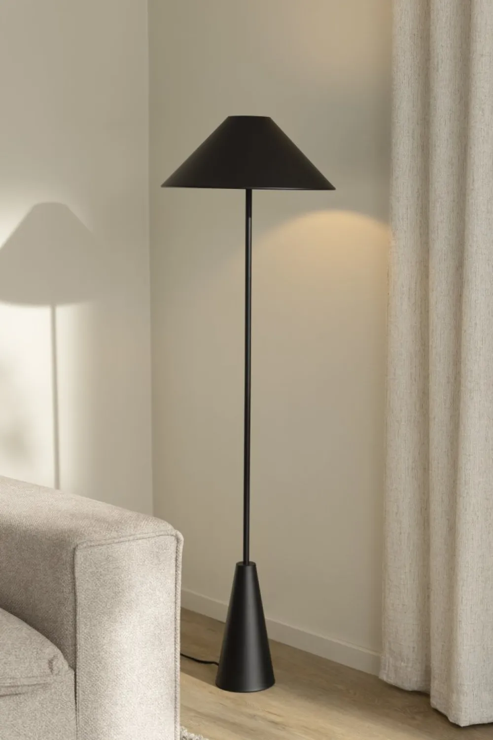 Globen Lighting Cannes golvlampa
