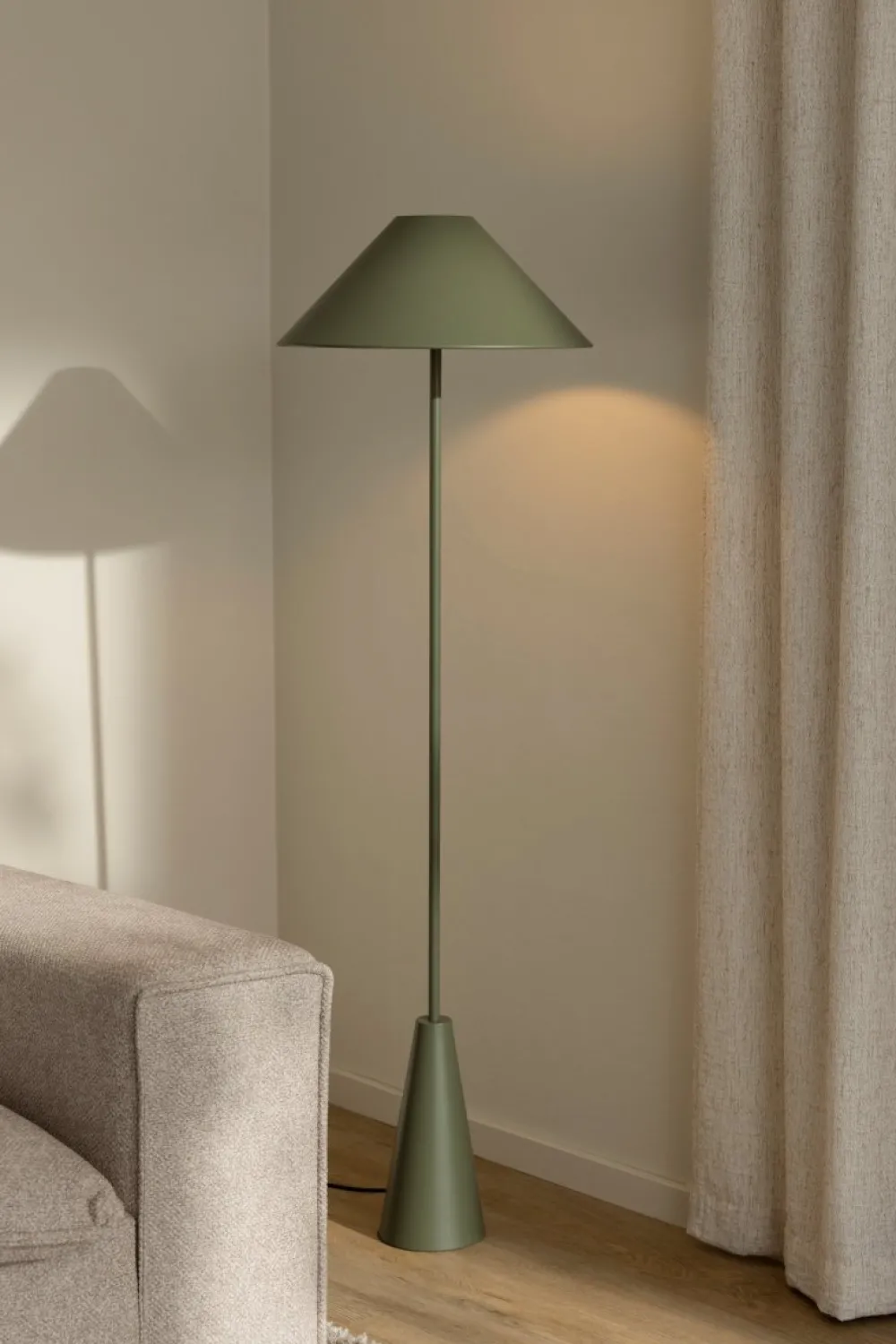 Online Globen Lighting Cannes golvlampa