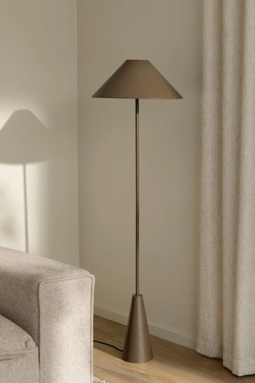 Globen Lighting Cannes golvlampa
