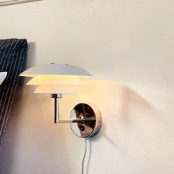 Hot Dyberg Larsen DL20 vägglampa Vit