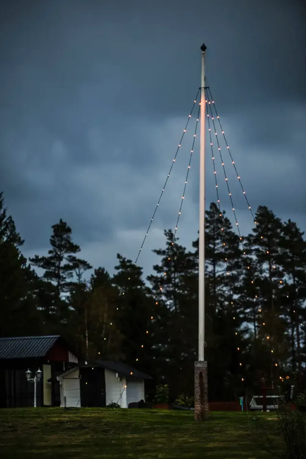 Clearance Konstsmide Flaggstångsslinga amber 6m Svart