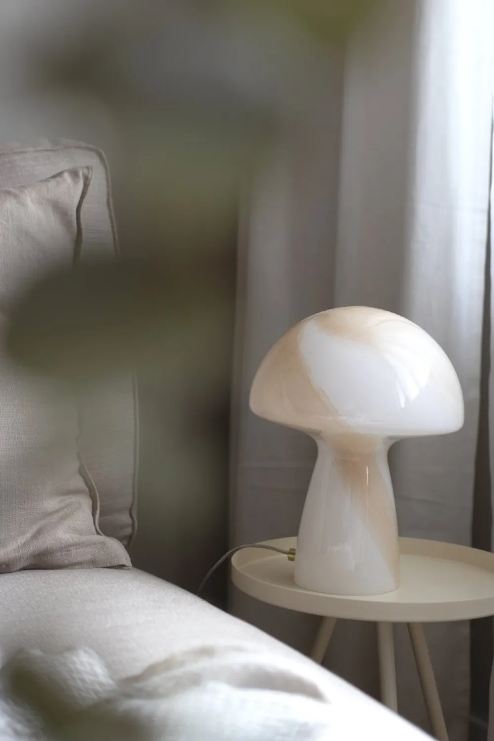New Globen Lighting Fungo Swirl 20cm bordslampa Beige