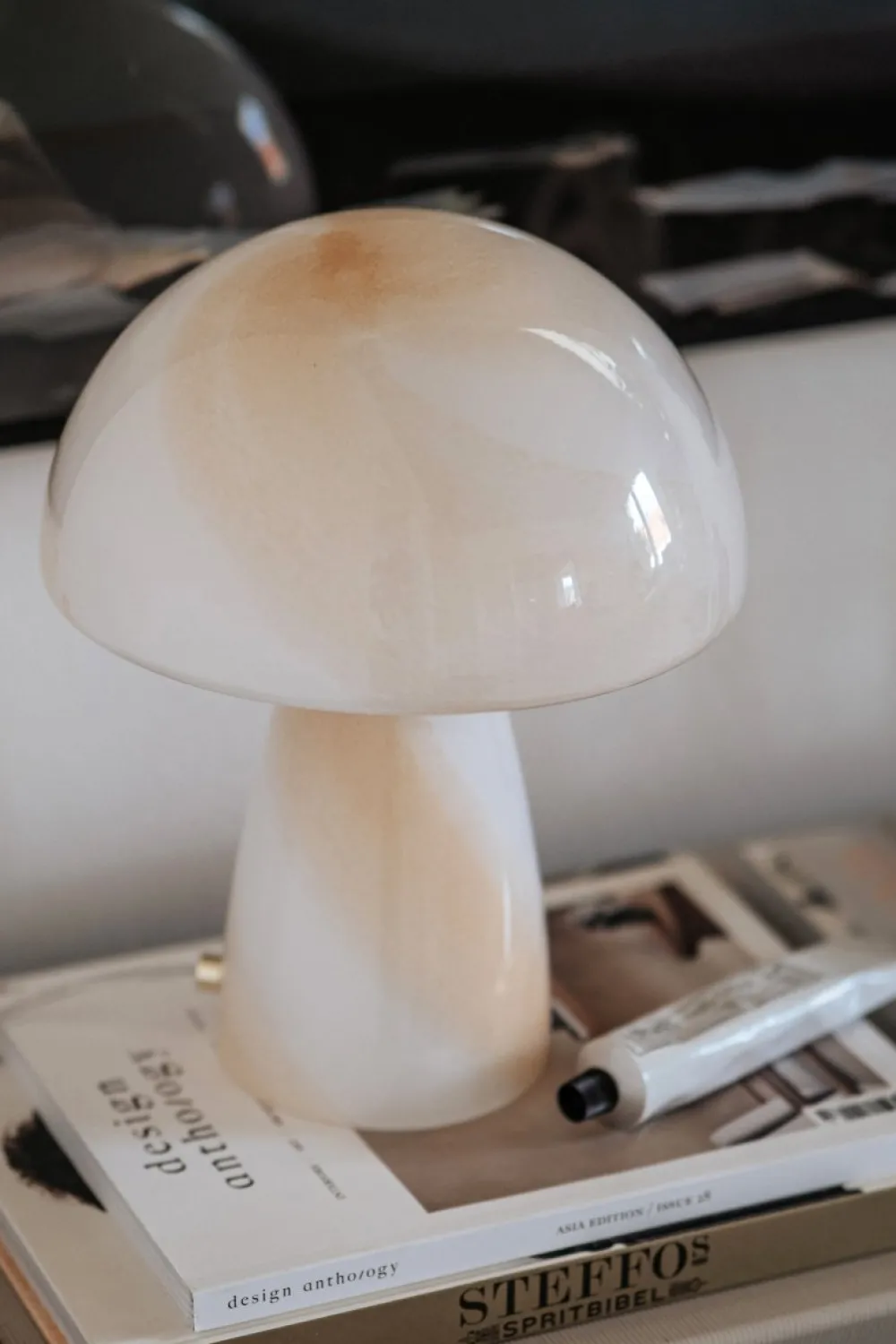 Hot Globen Lighting Fungo Swirl 30cm bordslampa Beige
