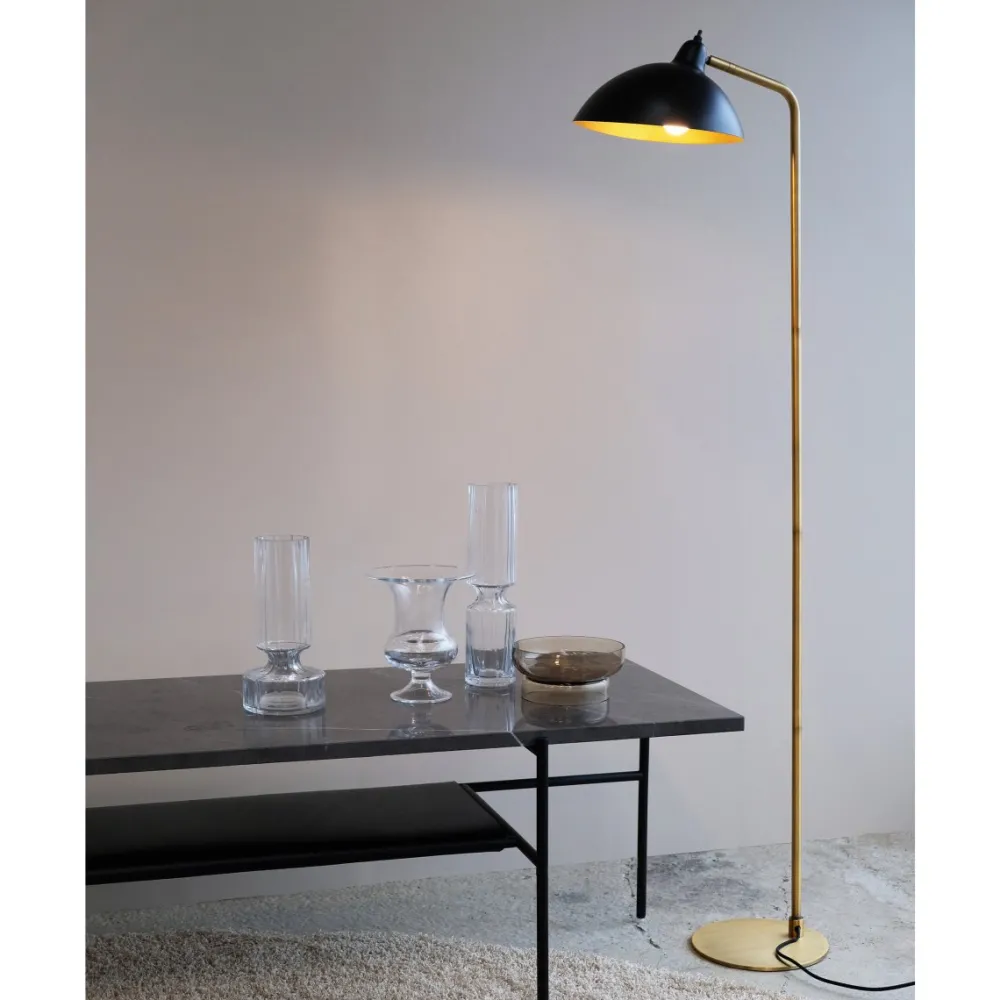 Hot Dyberg Larsen Futura golvlampa Mässing