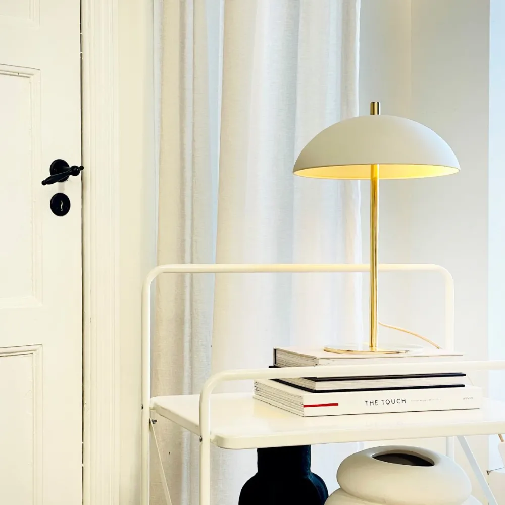 Discount Dyberg Larsen Globus 44cm bordslampa Mässing/beige