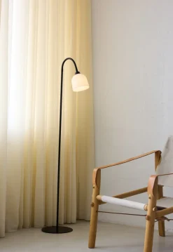Discount Halo Design Glow 1 golvlampa Svart