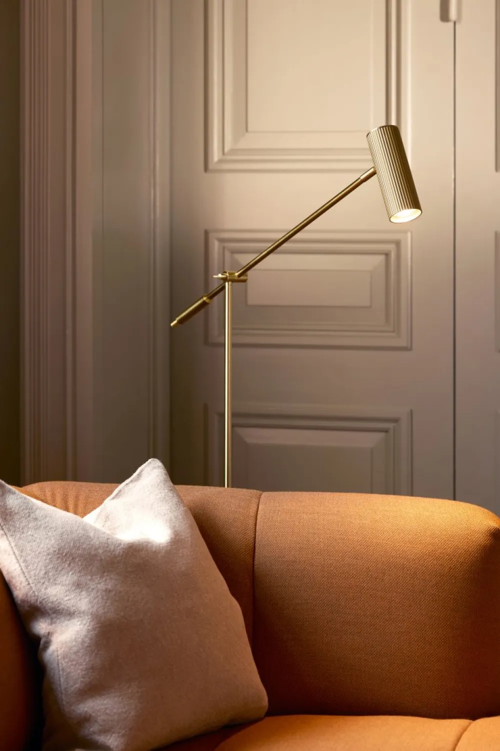 Clearance Globen Lighting Hubble Read golvlampa