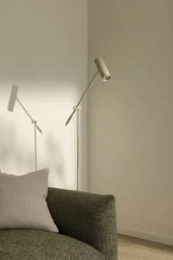Online Globen Lighting Hubble Read golvlampa