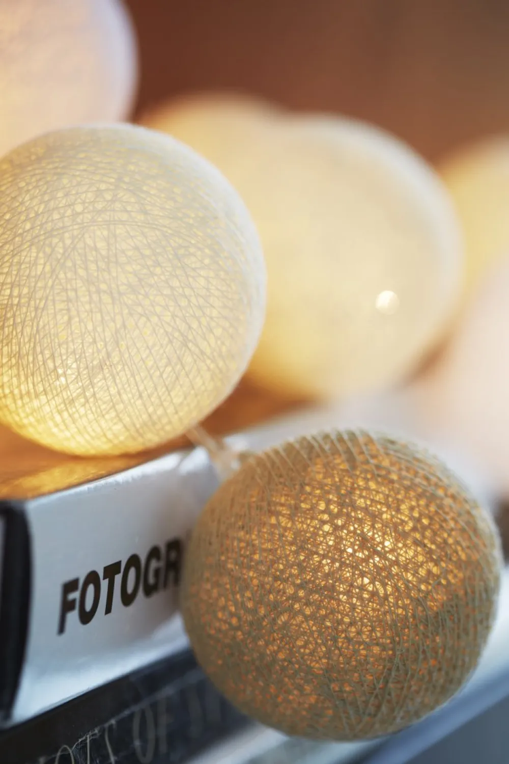 Hot Irislights Creamy White 35 bollar Beige