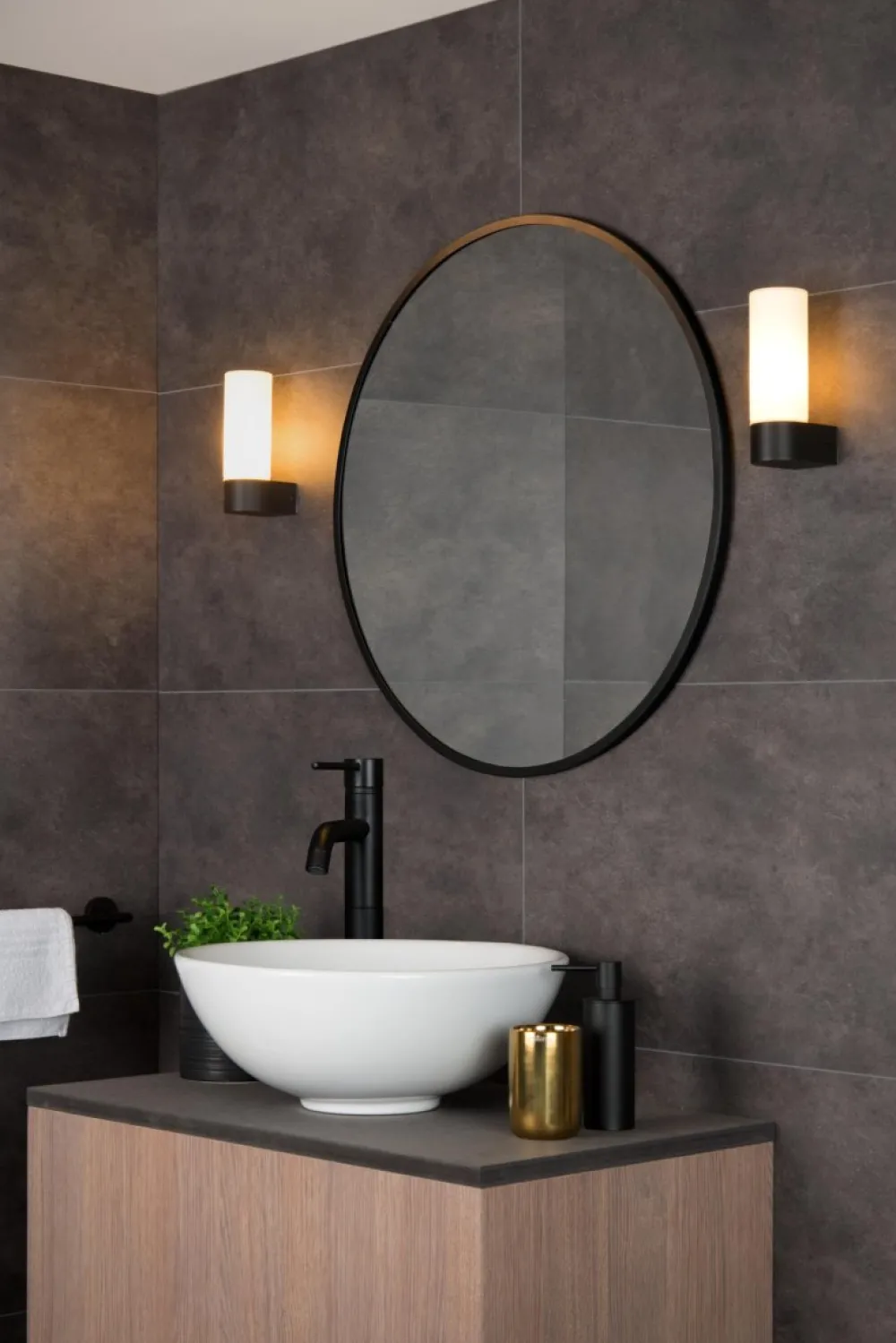 Discount Lucide Jesse 16cm badrumslampa Svart