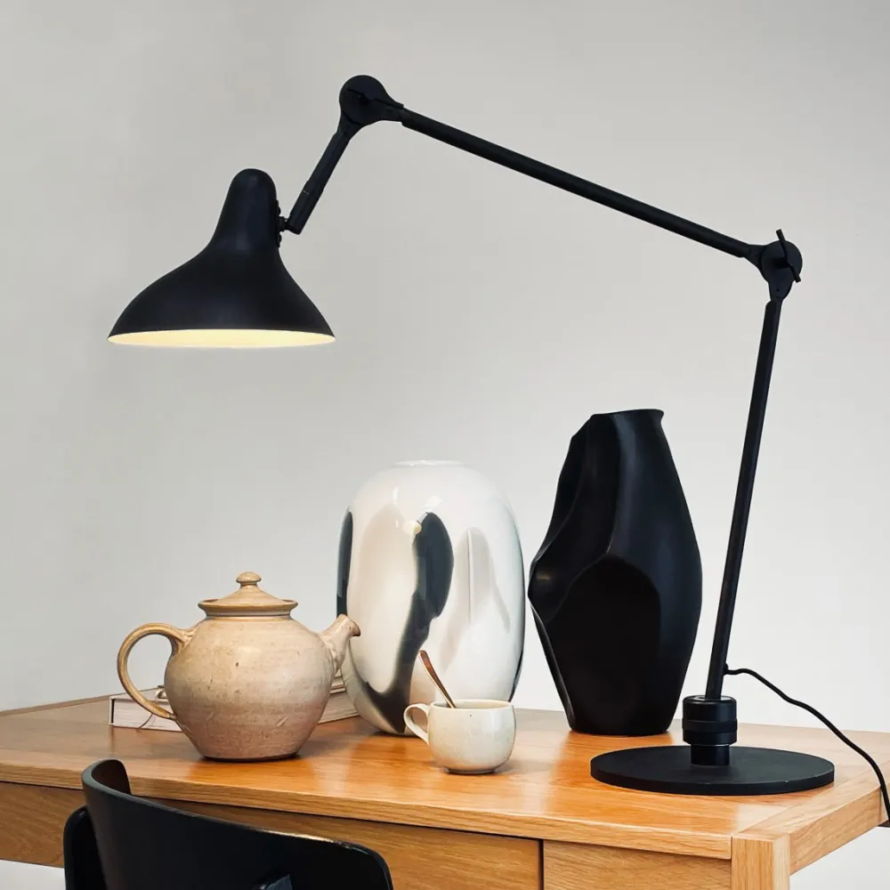 Online Dyberg Larsen Lotus 85cm skrivbordslampa Svart