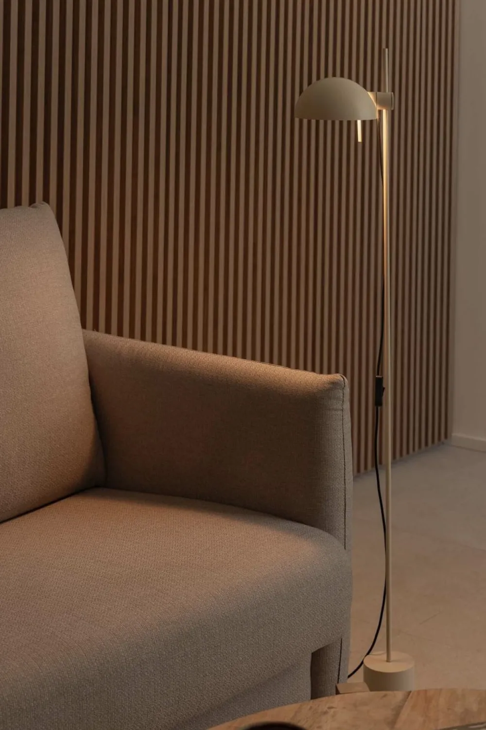 Sale Faro Barcelona Matilda golvlampa