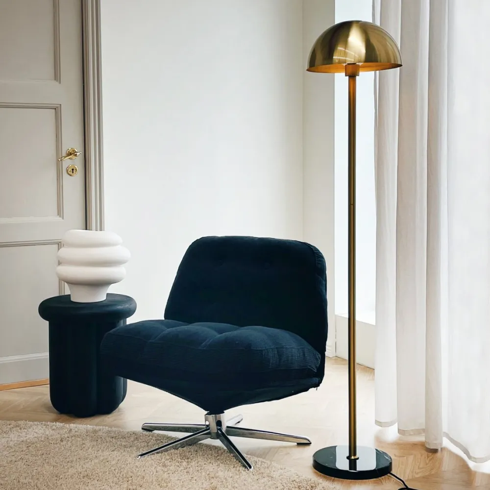 Dyberg Larsen Menton golvlampa Mässing/svart