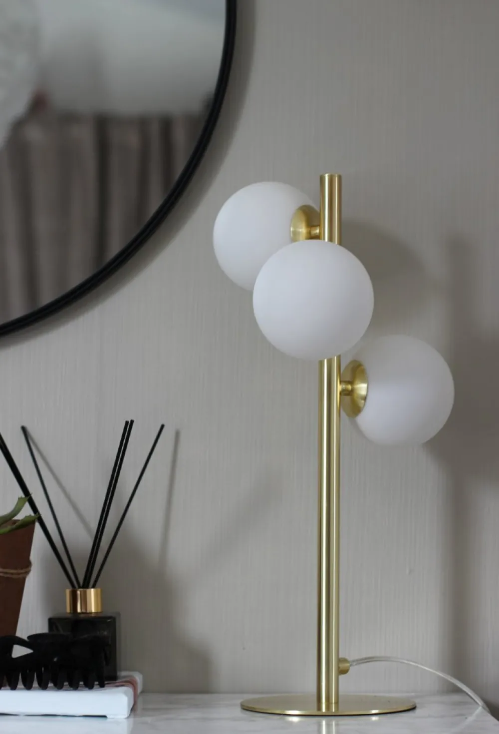Outlet Aneta Lighting Molekyl 46cm bordslampa Matt mässing