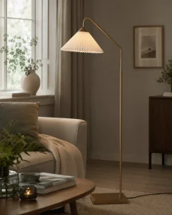 Discount Lampan Nonna golvlampa Antikmässing