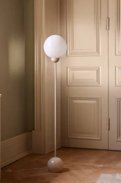 New Globen Lighting Ripley golvlampa