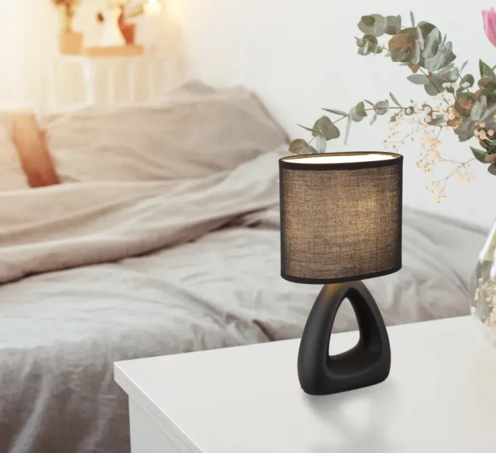 Hot Globo Lighting Triangle 30cm bordslampa