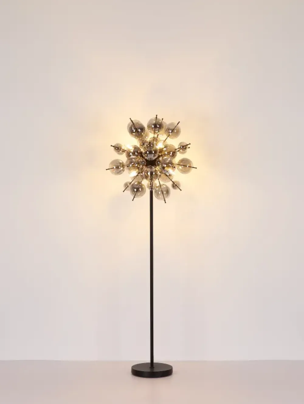 Hot Globo Lighting Udo golvlampa